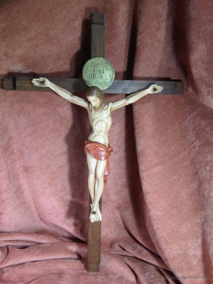 Antig&uuml;edades: CRUCIFIJO EN ESTUCO - Foto 1