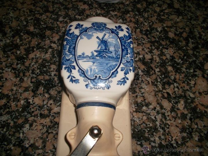 Oggetti Antichi: molinillo de porcela y madera