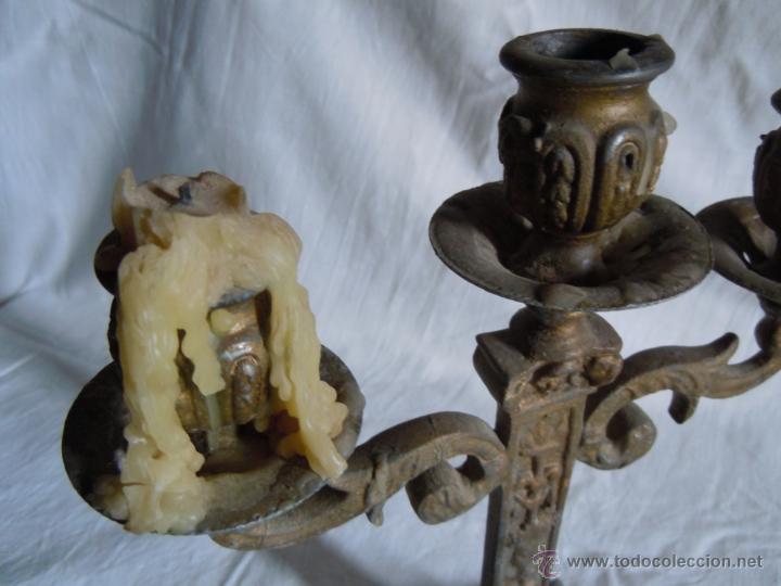 Antig&uuml;edades: CANDELABRO DE METAL DE FINALES DEL XIX - Foto 3