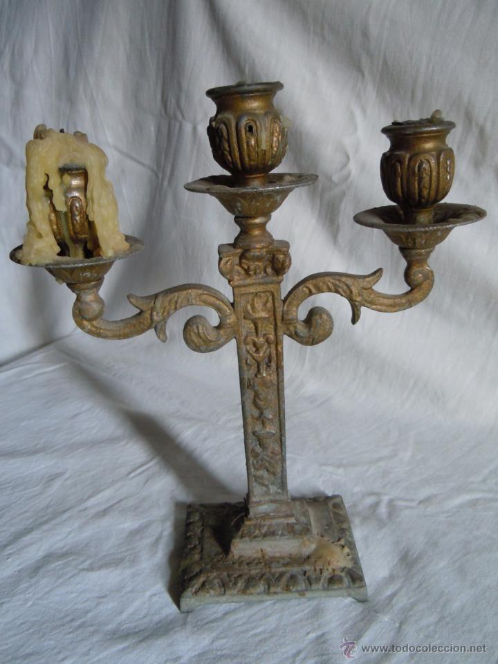 Antig&uuml;edades: CANDELABRO DE METAL DE FINALES DEL XIX - Foto 4
