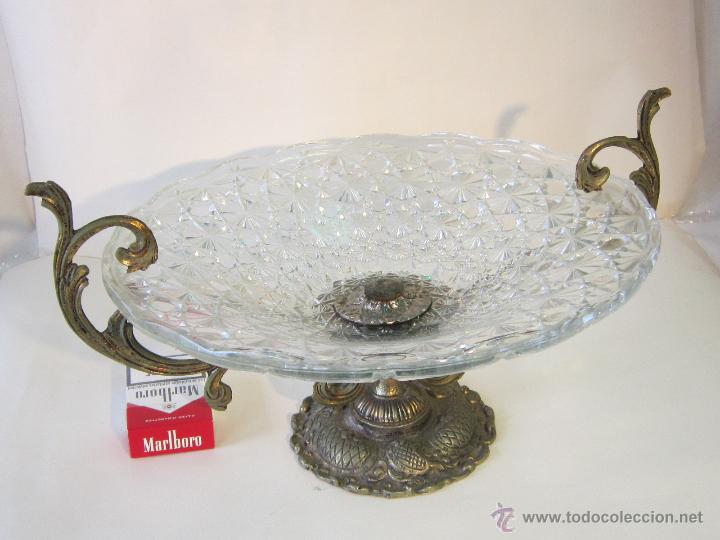 Antig&uuml;edades: CENTRO EN METAL Y CRISTAL TALLADO - Foto 2
