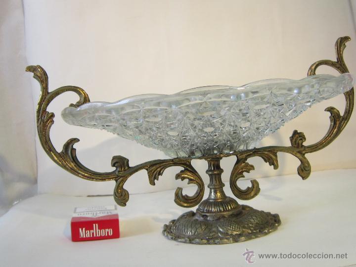 Antig&uuml;edades: CENTRO EN METAL Y CRISTAL TALLADO - Foto 4