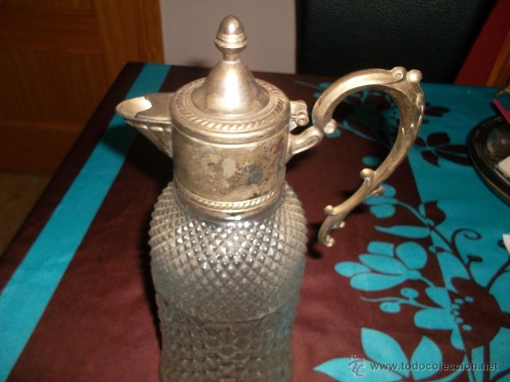 Antig&uuml;edades: jarra de cristal y calamina - Foto 1