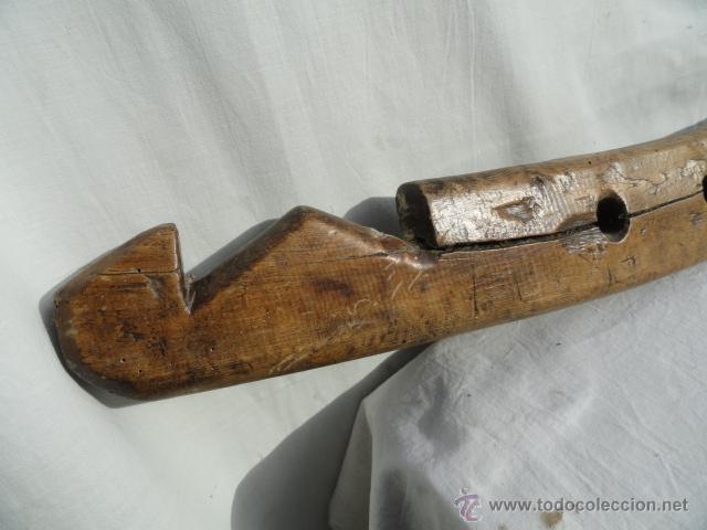 Antig&uuml;edades: ANTIGUO UTIL DE LABRANZA O HERRAMIENTA PARA ANIMALES DE MADERA. - Foto 7