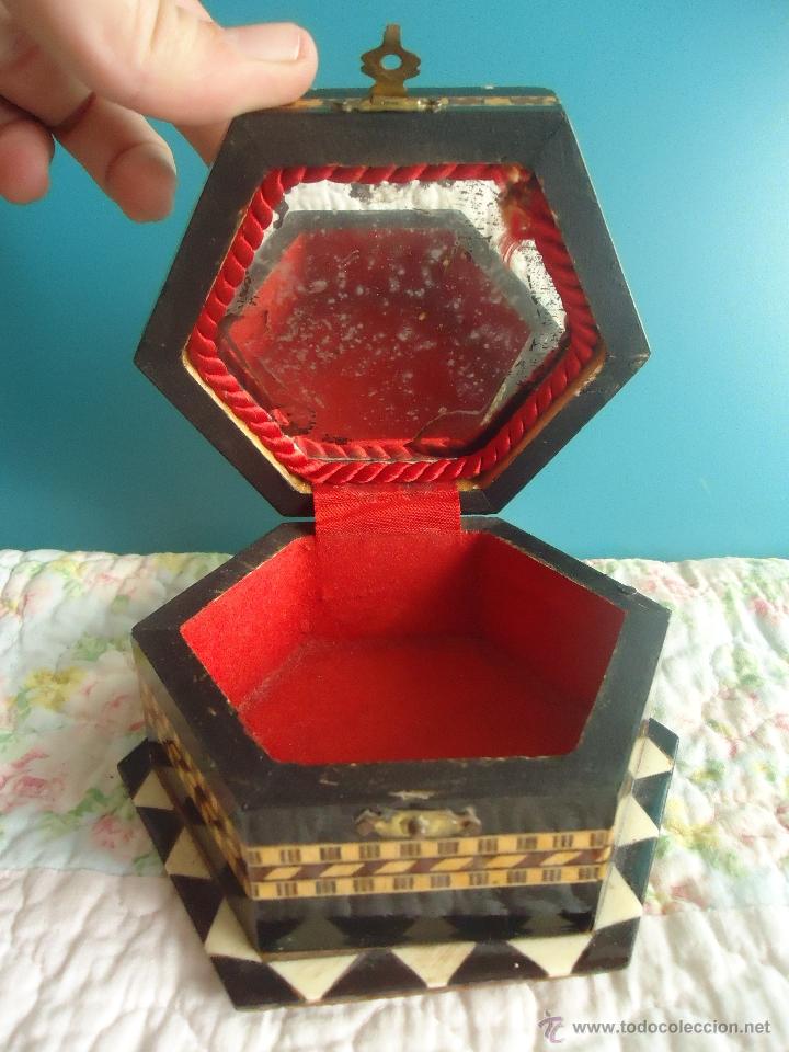 Antig&uuml;edades: CAJA JOYERO MADERA MARQUETERIA TARACEA Y LACADA HEXAGONAL - Foto 2