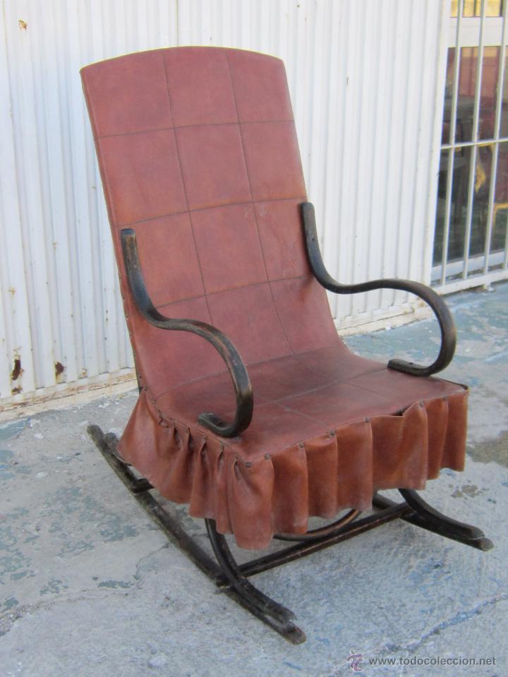 Antig&uuml;edades: MECEDORA EN MADERA Y ESCAY - Foto 2