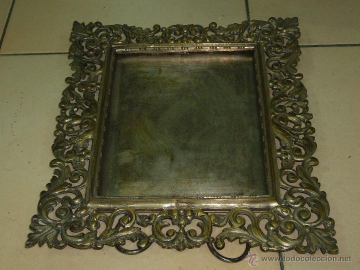 Antig&uuml;edades: marco  de lat&oacute;n ba&ntilde;ado en plata - Foto 5