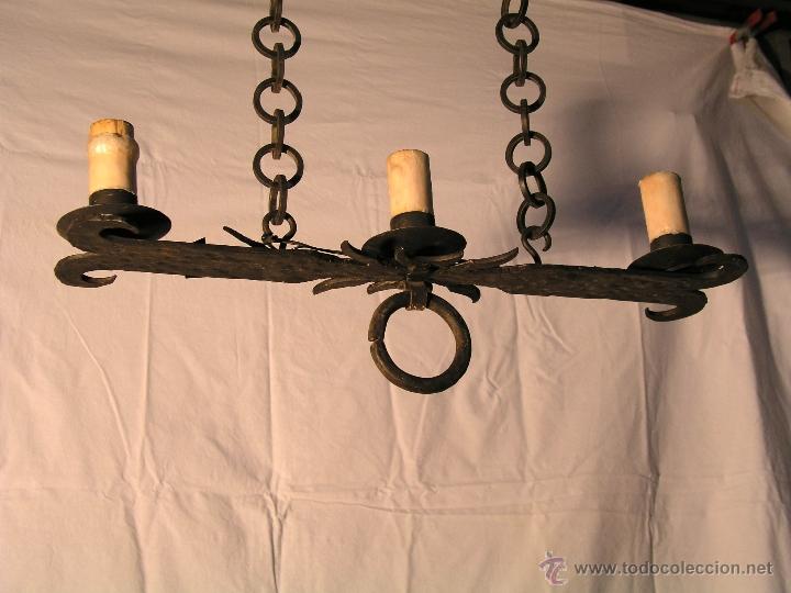 Antig&uuml;edades: LAMPARA ESTILO MEDIEVAL DE HIERRO FORJADO. - Foto 2