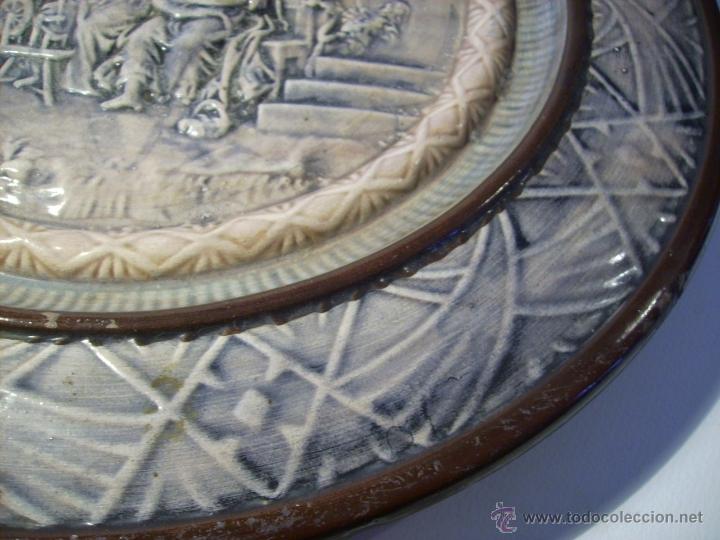 Antig&uuml;edades: GRAN  PLATO  CERAMICA  EN  RELIEVE - Foto 2