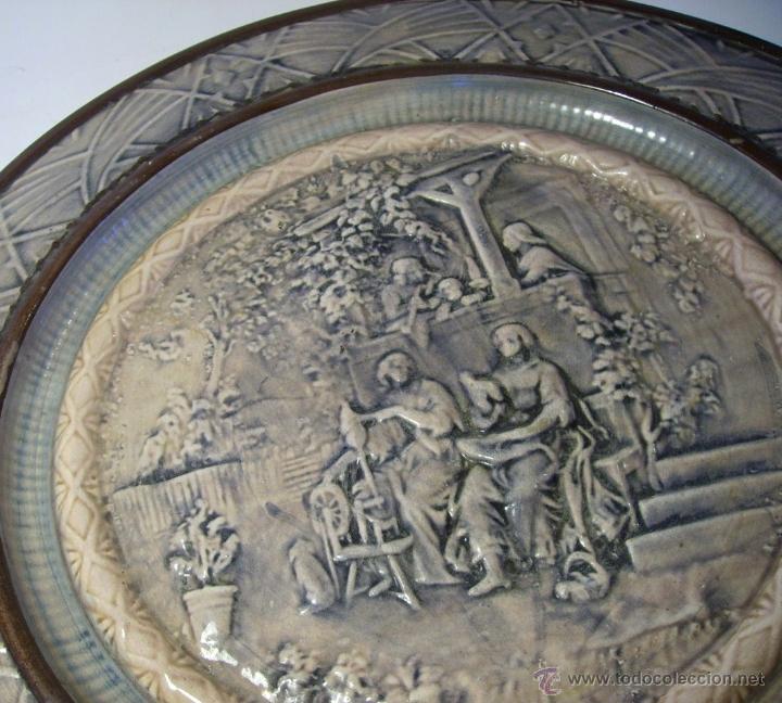Antig&uuml;edades: GRAN  PLATO  CERAMICA  EN  RELIEVE - Foto 3