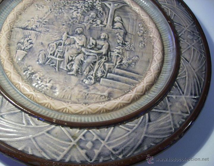 Antig&uuml;edades: GRAN  PLATO  CERAMICA  EN  RELIEVE - Foto 6
