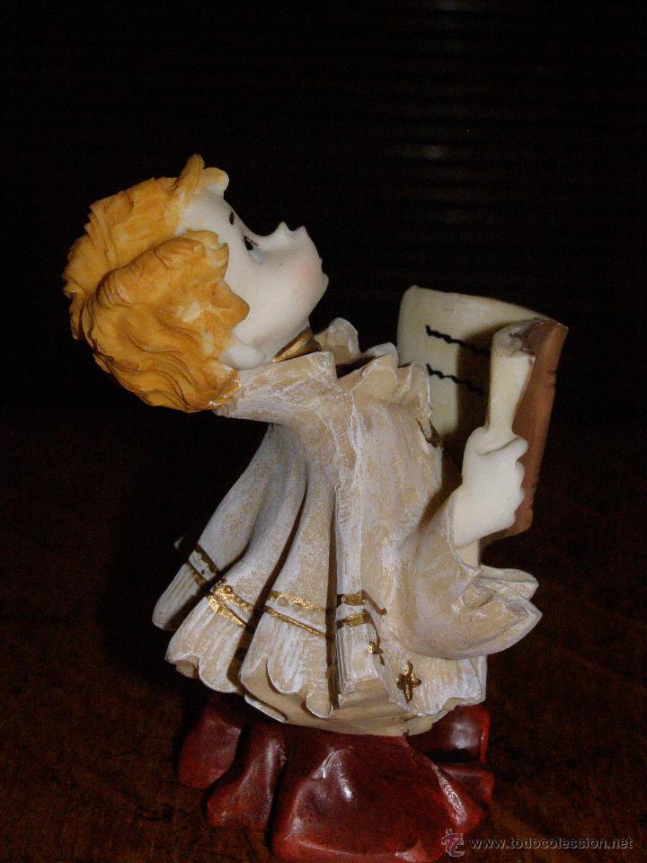 Antig&uuml;edades: Figurita ni&ntilde;o cantando en coro - Foto 2