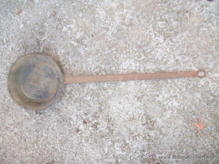 Antig&uuml;edades: CAZO LARGO ANTIGUO DE COBRE MANGO - Foto 1