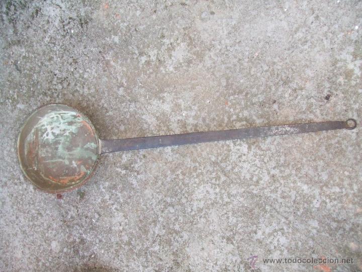 Antig&uuml;edades: CAZO LARGO ANTIGUO DE COBRE MANGO - Foto 1