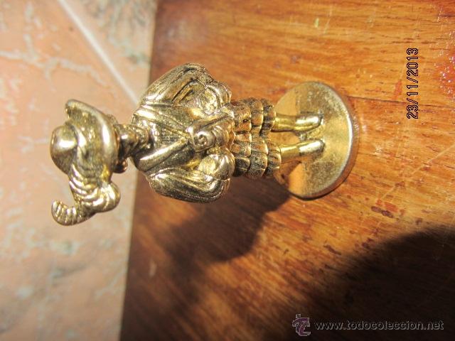 Antig&uuml;edades: Antigua en metal o calamina. 7 cms. - Foto 1