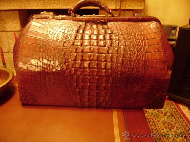 Antig&uuml;edades: HERMOSO MALETIN TIPO INDIANO,PIEL COCODRILO,CAIMAN O SIMILAR.CUBA.CIENFUEGOS.