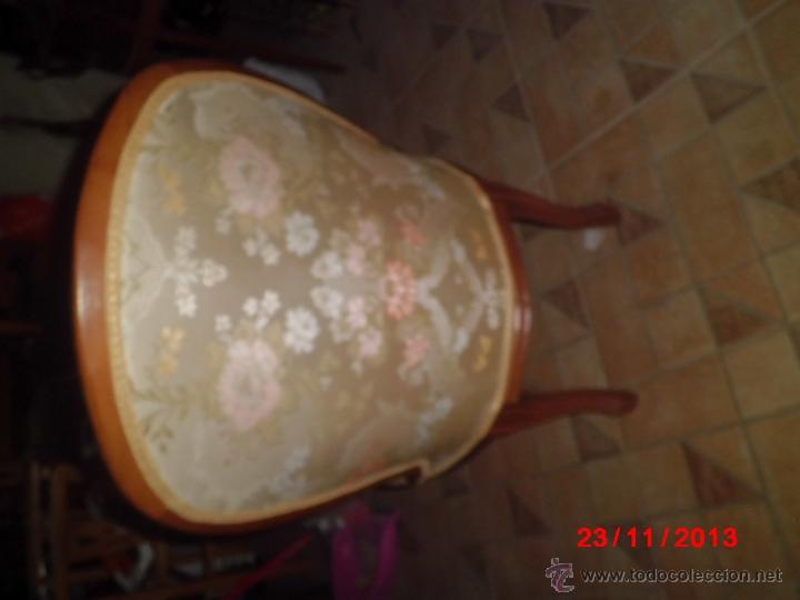 Antig&uuml;edades: SILLON DE MADERA TAPIZADO EN CAPITON&Eacute; - Foto 5