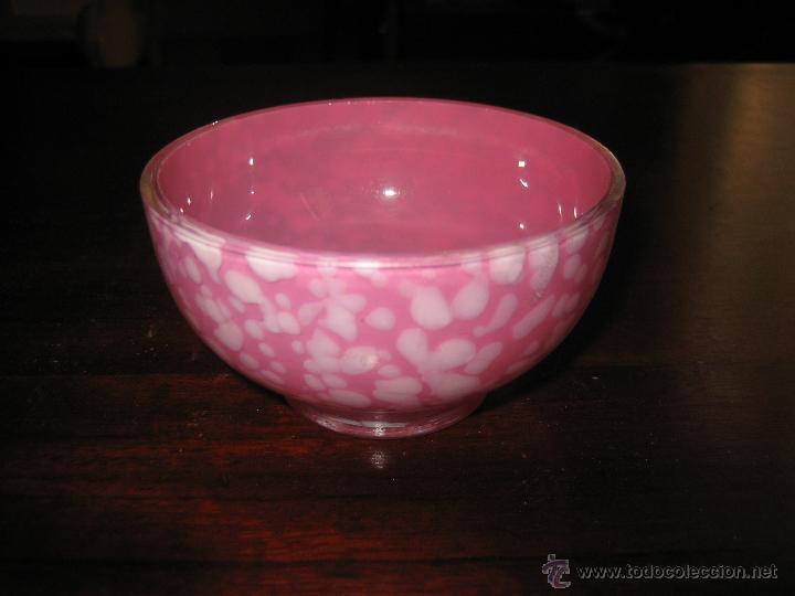 Antiguidades: Bonito cuenco en cristal rosa moteado de blanco. Hacia 1925