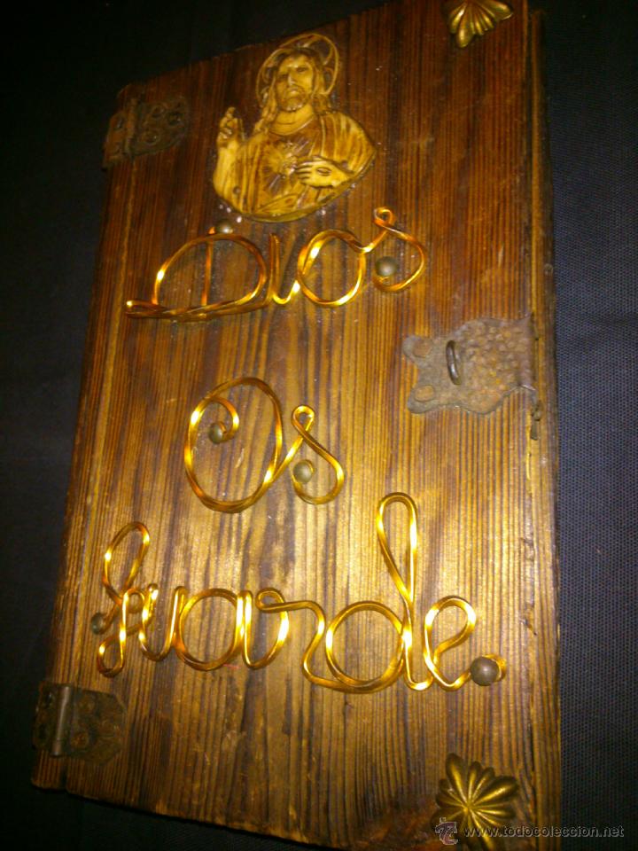 Antig&uuml;edades: TABLA EN MADERA IMITANDO LIBRO DIOS OS GUARDE.DISTINTOS MATERIALES. - Foto 2