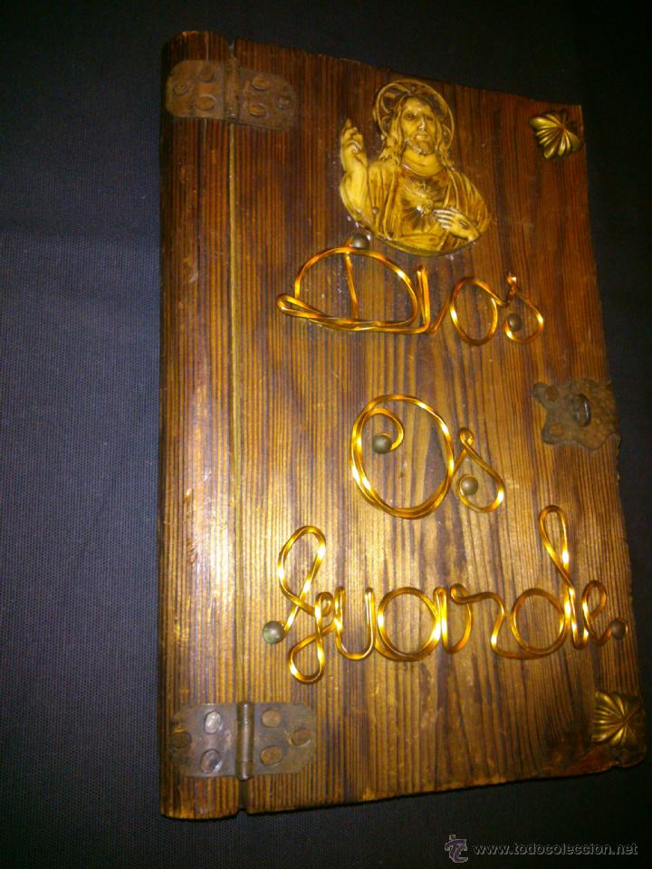 Antig&uuml;edades: TABLA EN MADERA IMITANDO LIBRO DIOS OS GUARDE.DISTINTOS MATERIALES. - Foto 3