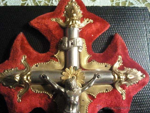 Antig&uuml;edades: Cruz de pared de 24 cms. con benditera. - Foto 2