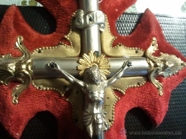 Antig&uuml;edades: Cruz de pared de 24 cms. con benditera. - Foto 3