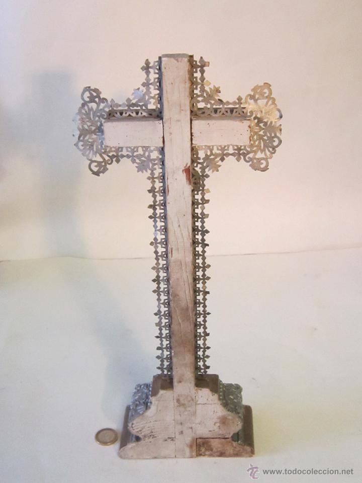 Antig&uuml;edades: CRISTO EN LA CRUZ DE MADERA Y METAL - Foto 2