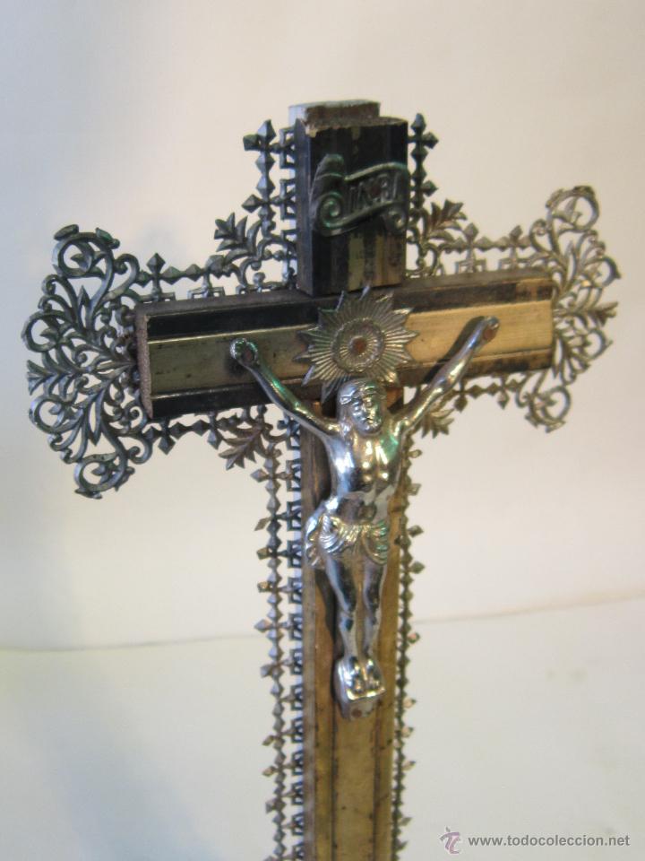 Antig&uuml;edades: CRISTO EN LA CRUZ DE MADERA Y METAL - Foto 3