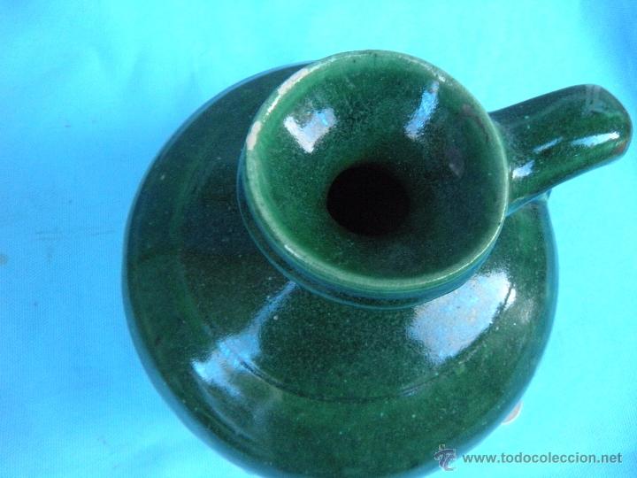 Antig&uuml;edades: ACEITERA BOTELLA DE BARRO ESMALTADO EN VERDE - Foto 2