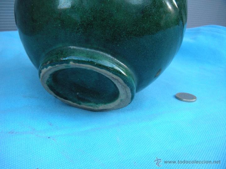 Antig&uuml;edades: ACEITERA BOTELLA DE BARRO ESMALTADO EN VERDE - Foto 4