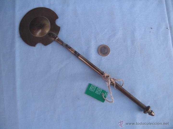 Antig&uuml;edades: ANTIGUA BADILA DE BRASERO EN BRONCE. - Foto 1