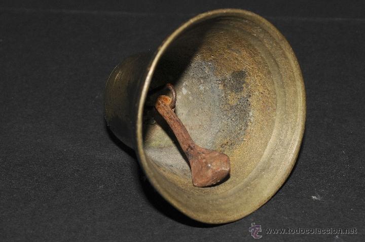Antig&uuml;edades: CAMPANA EN BRONCE CON BADAJO - Foto 4
