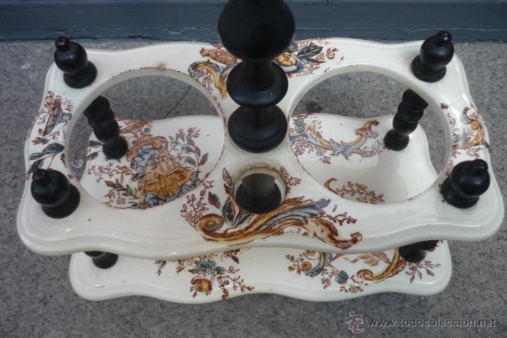 Antig&uuml;edades: Aceitera y vinagrera de cristal con base de loza estampada - Foto 9