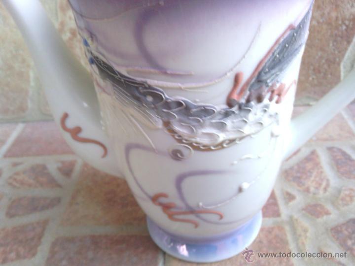 Antig&uuml;edades: cafetera japonesa, con decoracion de dragon en relieve - Foto 2