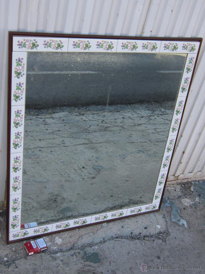 Antig&uuml;edades: ESPEJO CON MARCO DE CERAMICA - Foto 1