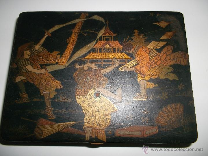 Antig&uuml;edades: caja de madera lacada - Foto 1