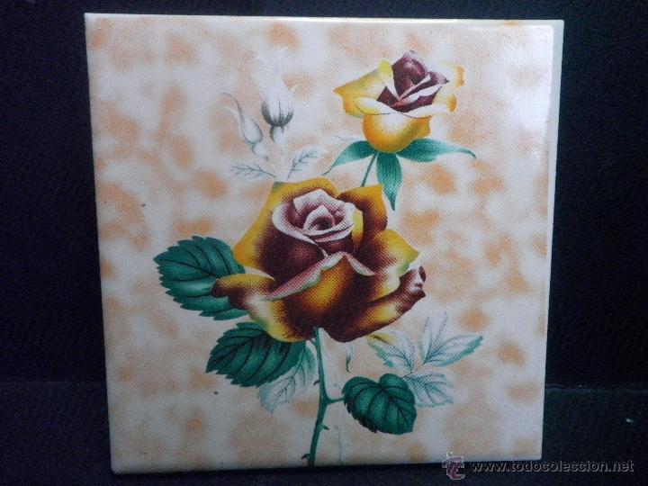 Antig&uuml;edades: AZULEJO PINTADO FLOR - Foto 1