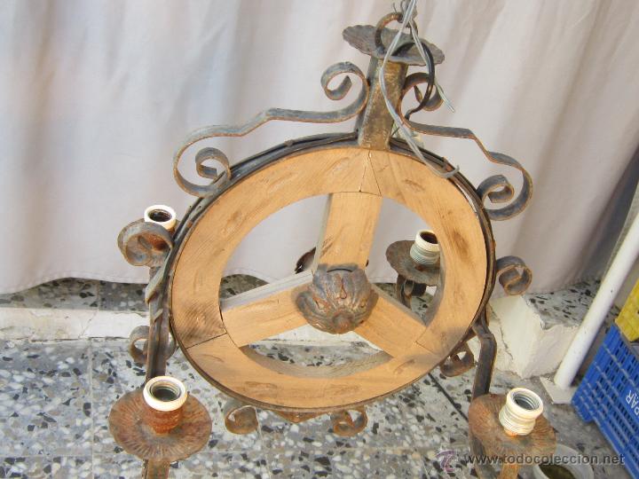 Antig&uuml;edades: LAMPARA DE TECHO EN MADERA Y HIERRO DE FORJA - Foto 4