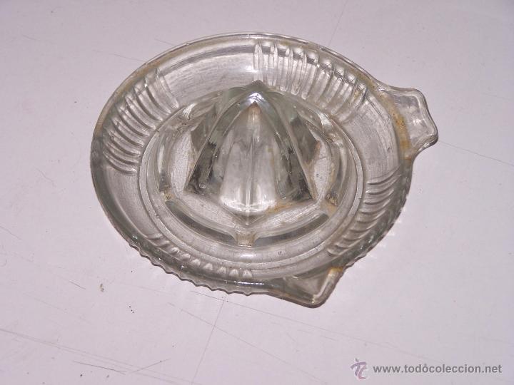 Antig&uuml;edades: Exprimidor de naranjas de vidrio - Foto 1