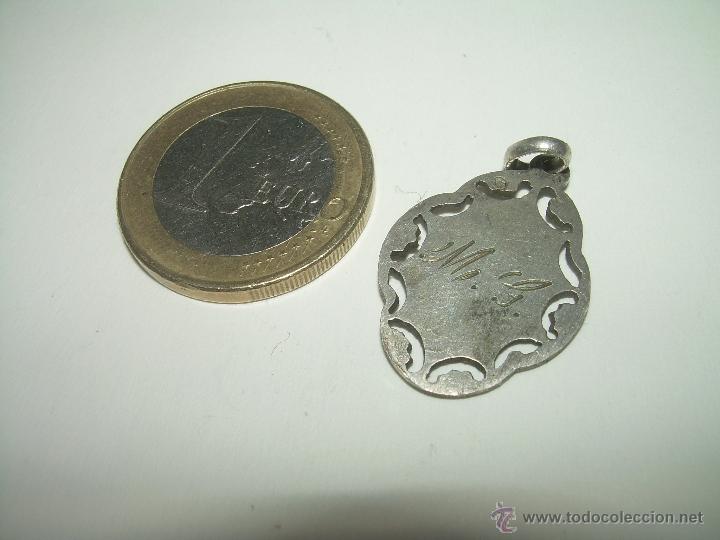 Antig&uuml;edades: ANGUA MEDALLA DE PLATA CALADA. - Foto 2