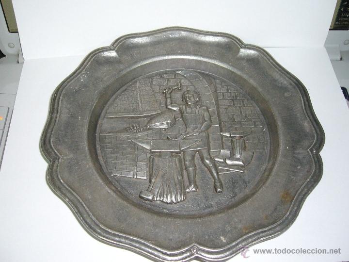 Antig&uuml;edades: PLATO METALICO - Foto 1