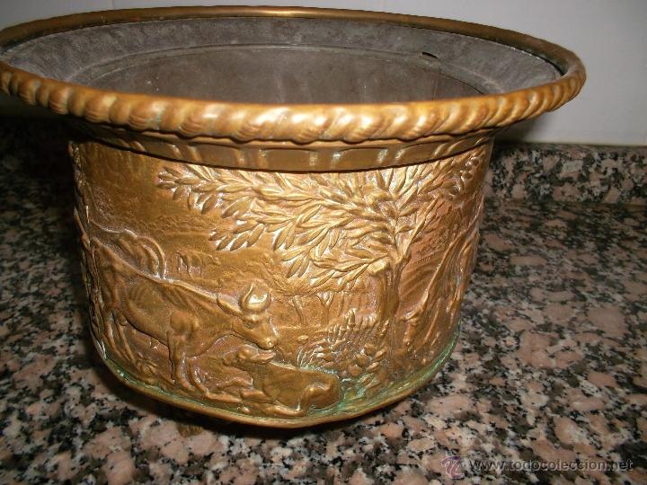 Antig&uuml;edades: jardinera de bronce - Foto 2