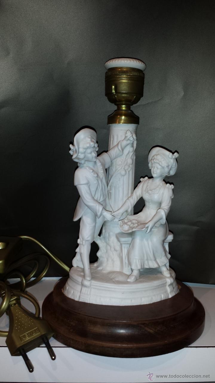 Antig&uuml;edades: L&aacute;mpara de sobremesa con figuras de biscuit - Foto 3