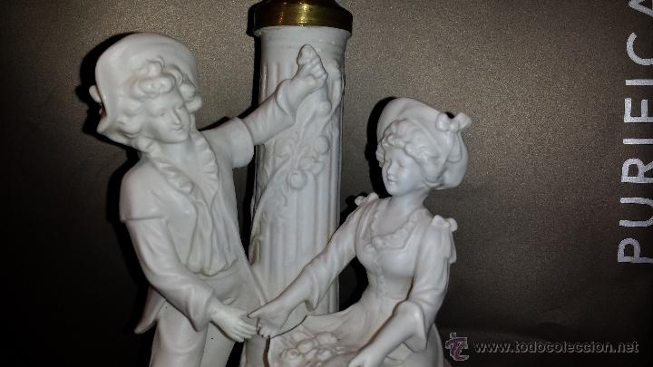 Antig&uuml;edades: L&aacute;mpara de sobremesa con figuras de biscuit - Foto 5
