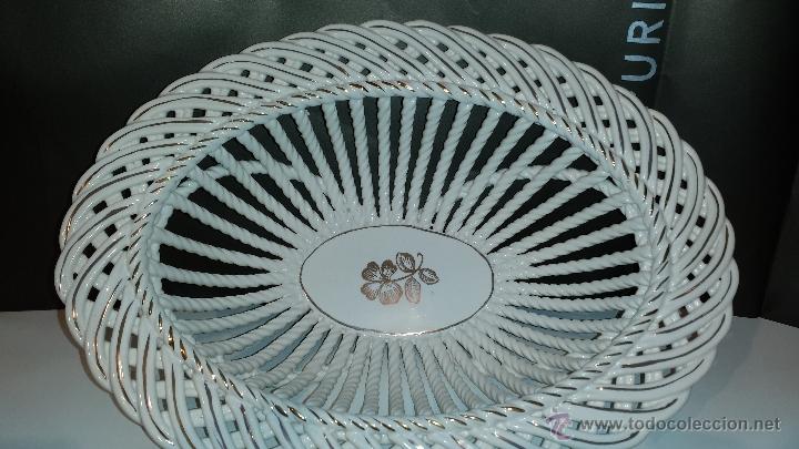 Antig&uuml;edades: Centro en porcelana calada - Foto 2