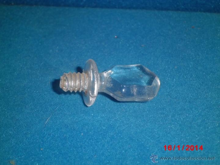 Antig&uuml;edades: ANTIGUO TAPON DE CRISTAL CON ROSCA EN LA BOCA DEL MISMO.
