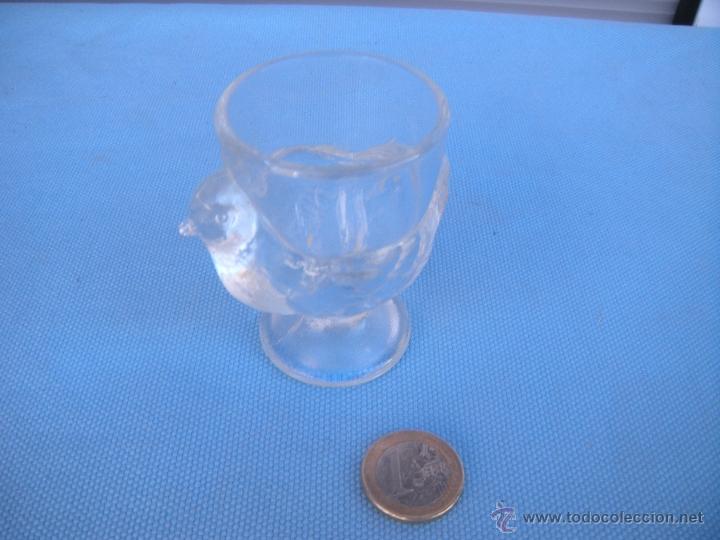 Antig&uuml;edades: HUEVERA DE CRISTAL CON POLLO - Foto 2