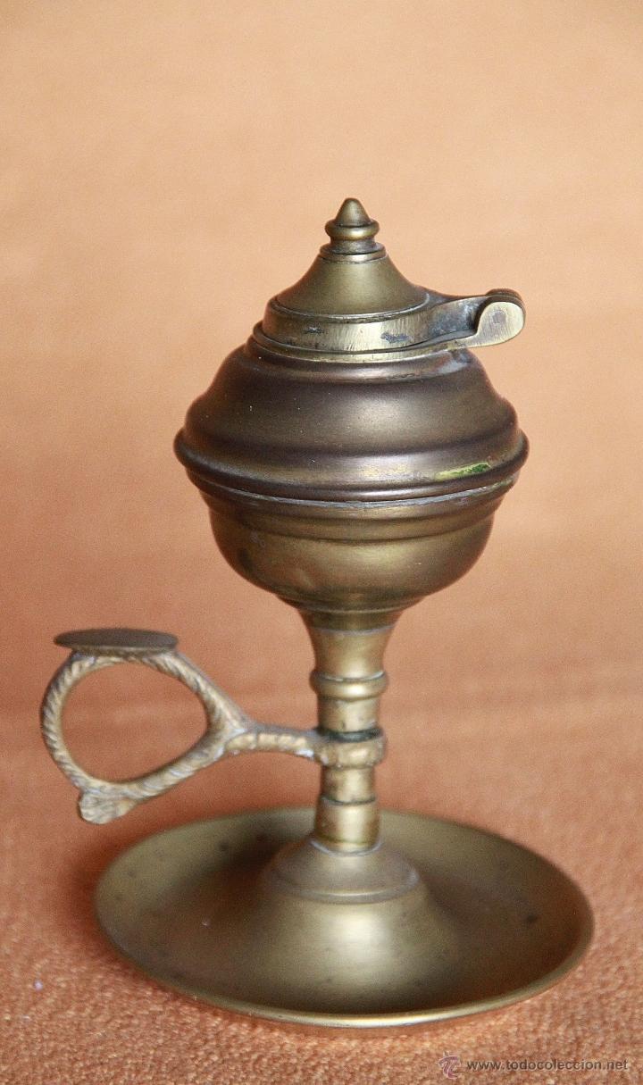 Antig&uuml;edades: LAMPARA CAPUCHINA DE MECHA. EN BRONCE Y LATON. - Foto 2