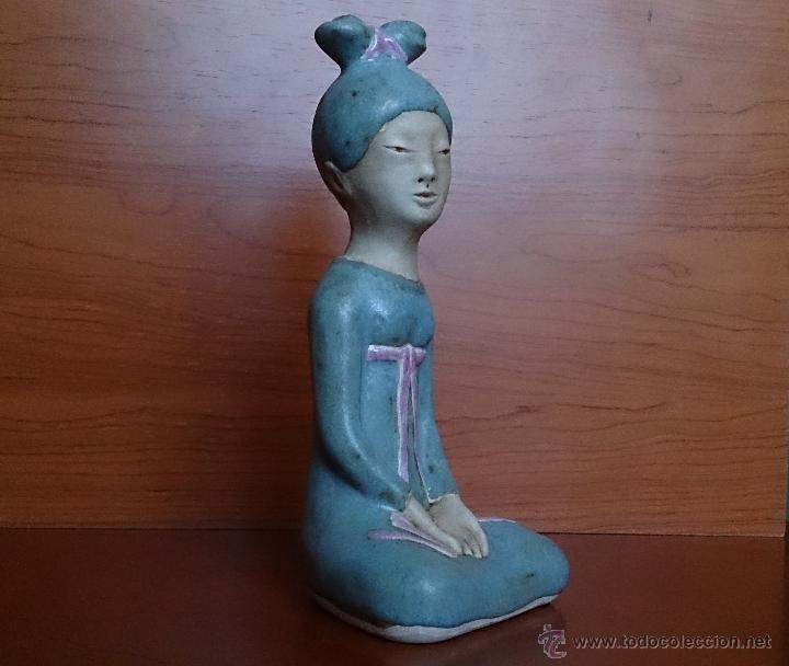 Antigüedades: Figura de Japonesa sentada en porcelna con acabados en gres, firmada y numerada de edicion limitada. - Foto 2 - 41237106