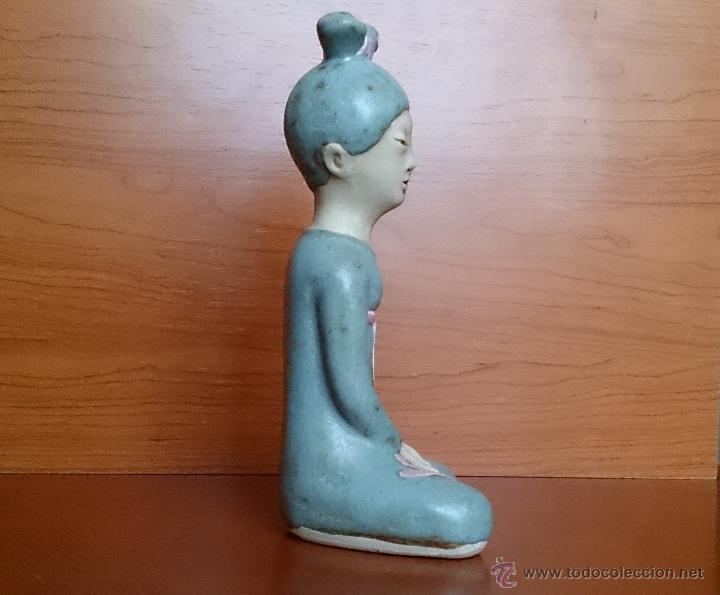Antigüedades: Figura de Japonesa sentada en porcelna con acabados en gres, firmada y numerada de edicion limitada. - Foto 3 - 41237106